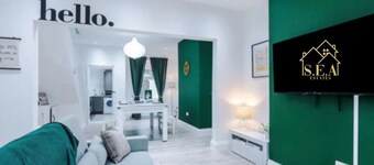 Modern 2 -Bed House Near Manchester City Centre - Sleeps 6