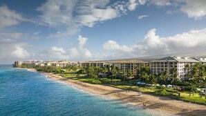 A beachfront hotel with multiple buildings, a sandy beach, and a clear blue ocean. - Cozy 1-bedroom/living room condo with AC in charming Lahaina (Lahaina)