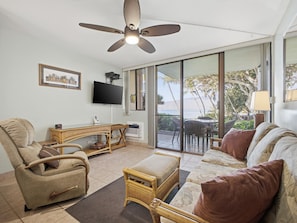 Smart TV - Direct Beachfront Living in South Maui (Kihei)