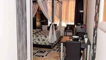 Silitysrauta/-lauta, Wi-Fi, vuodevaatteet