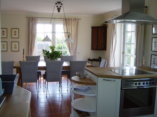 Thatched-roof house in Gotting/Föhr with large plot of land