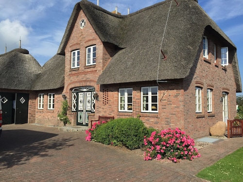 Reetdachhaus in Goting/Föhr mit großem Grundstück