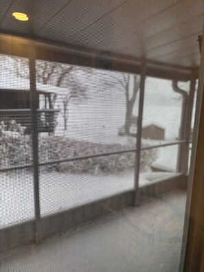 Interior - Cozy 2-bedroom Lakeview cottage in quaint Decatur with AC (Decatur)