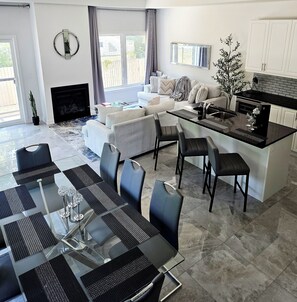 Smart TV - Mantie By The Bay (Prince Edward)