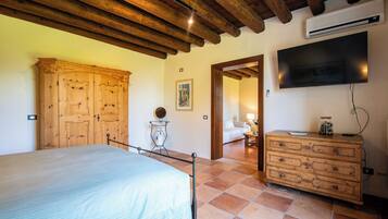 Luxury-Suite, Balkon, Parkblick | Zimmersafe, VerdunkelungsvorhÀnge, kostenloses WLAN