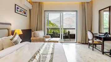 Deluxe eenpersoonskamer, 1 kingsize bed, balkon, uitzicht op rivier | Een bureau, een laptopwerkplek, gratis wifi