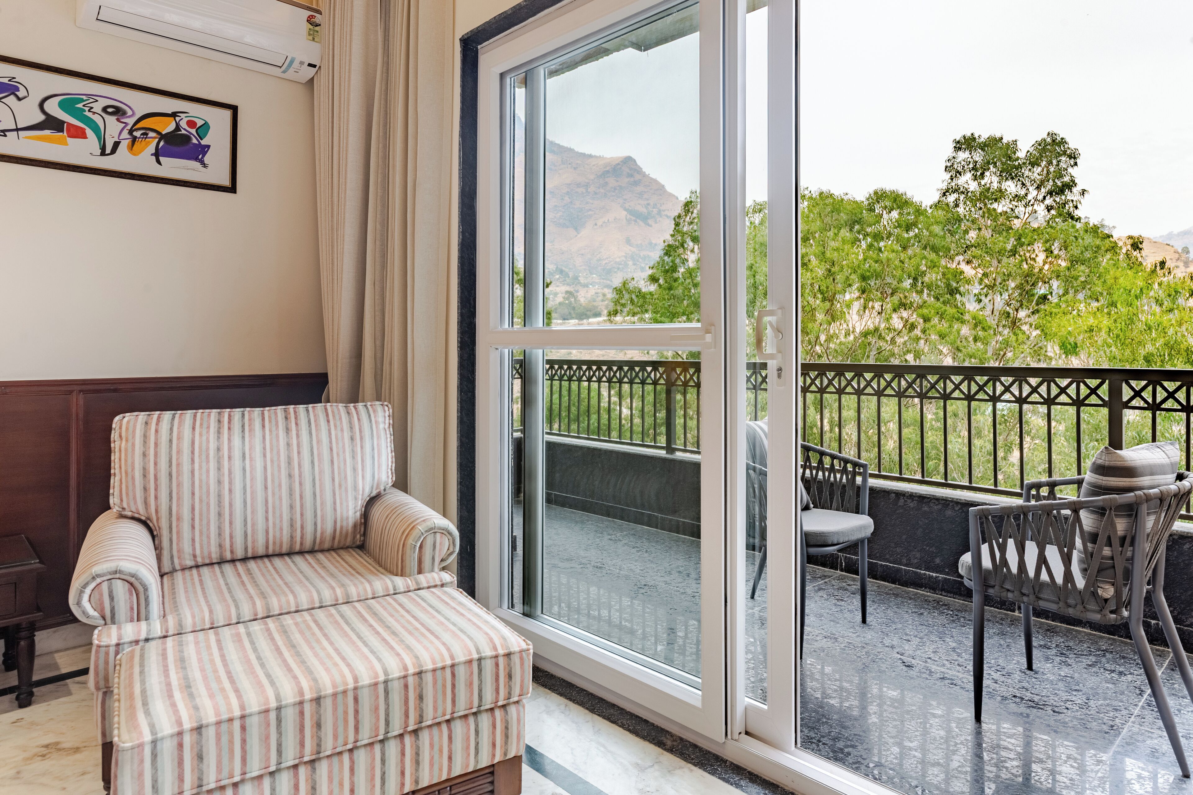 Deluxe eenpersoonskamer, 1 kingsize bed, balkon, uitzicht op rivier | Woonruimte