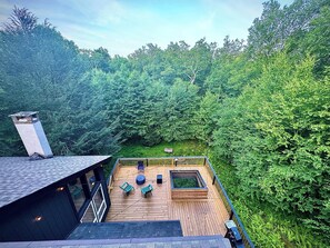 Terrace/patio - Cozy 3-bedroom house with Game room, Near Kalahari & Camelback (East Stroudsburg)