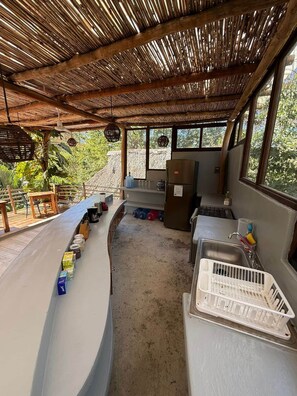 Fridge, oven, stovetop, cookware/dishes/utensils - Air-Conditioned Room in a Natural Setting (Santa María Tonameca)