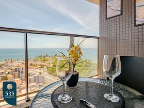 Dining - Ocean view on 13th floor in Rio Vermelho (Salvador)