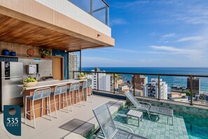 Outdoor dining - Fully Equipped Studio in Barra, 200m from the Sea (Salvador)