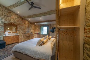 4 bedrooms, iron/ironing board, free WiFi, bed sheets - Villa Gianotti by MMega (Lugnano)