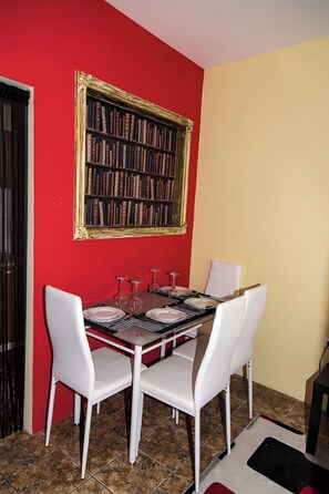 Dining - Hotel Versailles: King Suite 15: 60 m2 (Skopje)