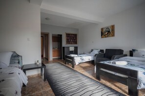 1 bedroom, iron/ironing board, free WiFi, bed sheets - Apart Hotel Solaris: King Suite 15: 60 m2 (Skopje)