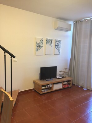 Interior - Spacious house separate entrance, private garden pool and close to the sea (Lido di Jesolo)
