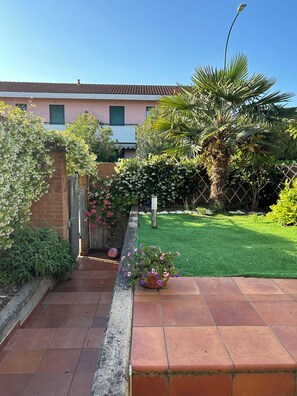Property grounds - Spacious house separate entrance, private garden pool and close to the sea (Lido di Jesolo)