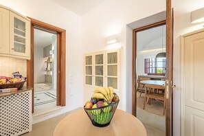 Interior - Leon Villa (Santorini)