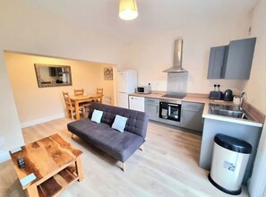 Living area - City Stay in Worcester (Worcester)