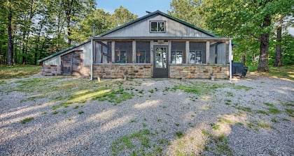 Cave Creek Cabin Private 75 Acre 1/4 mile Niangua Riverfront/Near Bennett Spring