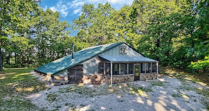 Cave Creek Cabin Private 75 Acre 1/4 mile Niangua Riverfront/Near Bennett Spring