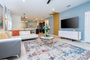 Smart TV - Last Minute Disney! Private Pool, Hot Tub, Game Room & Themed Bedrooms. Book Now! #119407 (Orlando)