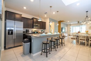 Fridge, microwave, oven, stovetop - Last Minute Disney! Private Pool, Hot Tub, Game Room & Themed Bedrooms. Book Now! #119407 (Orlando)