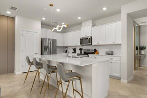 Fridge, microwave, oven, stovetop - Last Minute Disney! Private Pool, Game Room & Themed Bedrooms. Book Now! #148487 (Orlando)