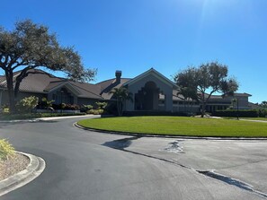Exterior - Gated Golf community condo in Sarasota, FL. Transferable golf membership! (Sarasota)