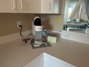 Interior - Gated Golf community condo in Sarasota, FL. Transferable golf membership! (Sarasota)