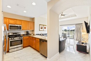 Fridge, microwave, oven, stovetop - Last Minute Disney Getaway! Townhouse with Private Pool. Book Now! #116349 (Orlando)