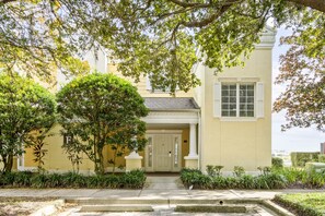 Exterior detail - Last Minute Disney Getaway! Townhouse with Private Pool. Book Now! #116349 (Orlando)