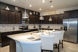 Fridge, microwave, oven, stovetop - Last Minute Disney! Private Pool, Hot Tub, Game Room & Themed Bedrooms. Book Now! #125797 (Orlando)
