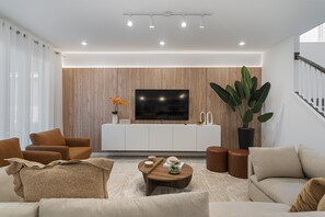 Smart TV - Last Minute Disney Getaway! Luxury Villa with Private Pool. Book Now! #127365 (Orlando)