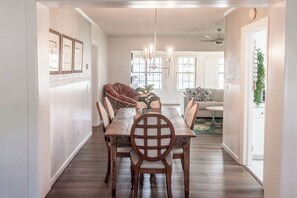 Dining - 3BR Emerald Escape /Steps from Beach (Panama City Beach)