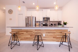 Fridge, microwave, oven, stovetop - Last Minute Disney Getaway! Townhouse with Private Pool. Book Now! #127681 (Orlando)