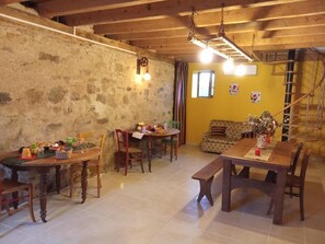 Dining - Chambres d'hôtes Les Cabris (Verneix)