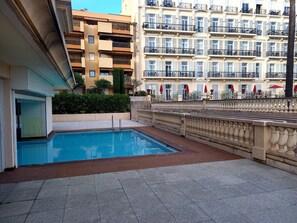 Piscina coperta, piscina all'aperto