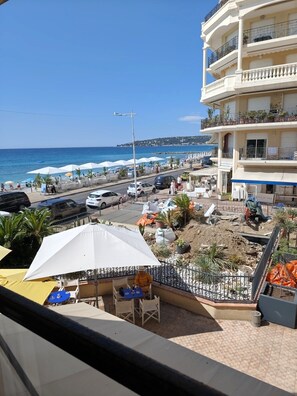 Property grounds - Charming three-room beachfront apartment with stunning sea views in the heart of Menton (Menton)