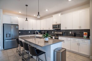 Fridge, microwave, oven, stovetop - Last Minute Disney Getaway! Villa with Private Pool & Hot Tub. Book Now! #160299 (Orlando)