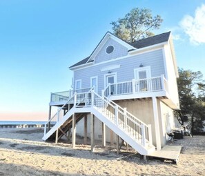 Exterior - Sunrise Bay Retreat • Private Beachfront (Scotland)
