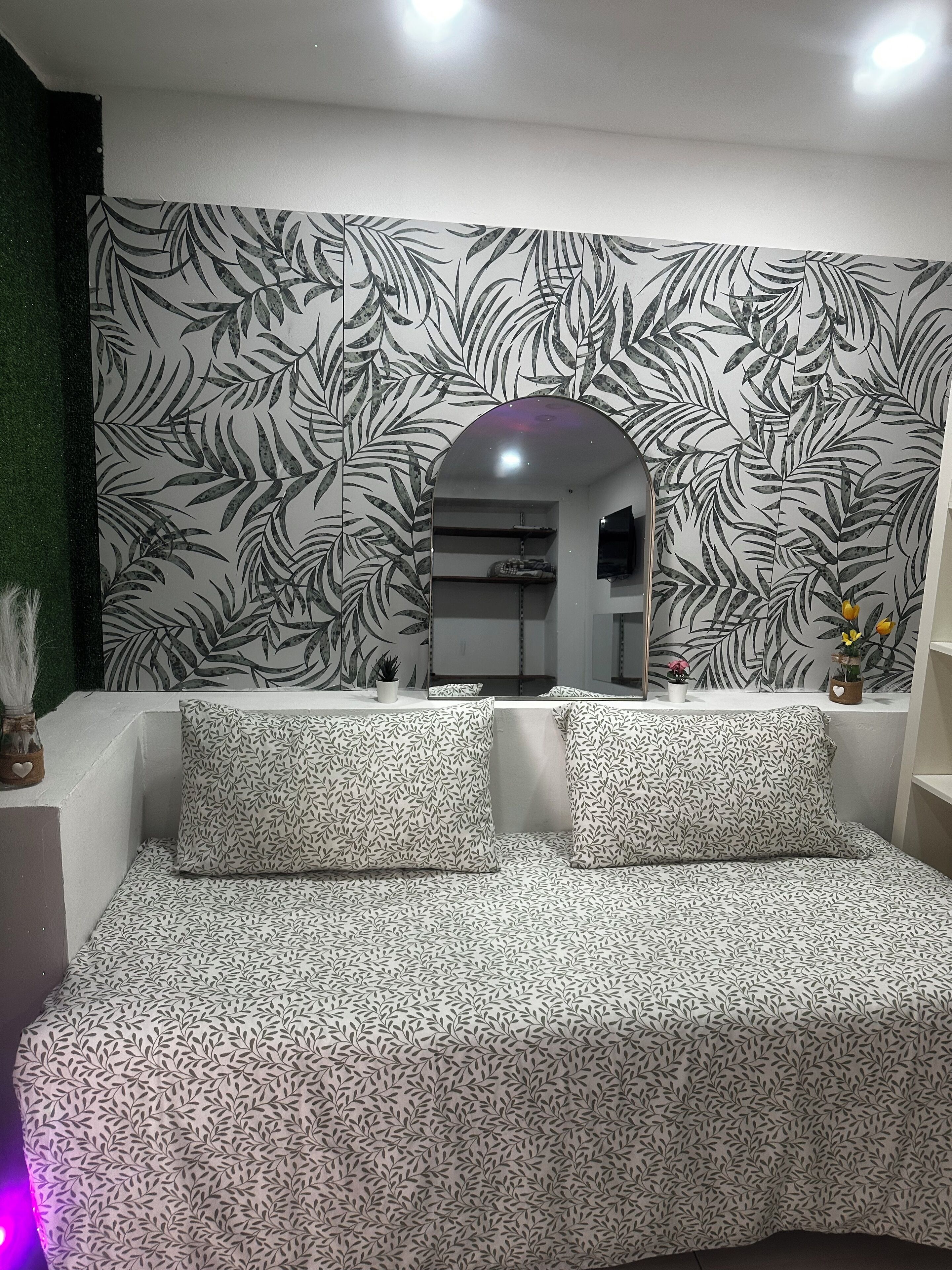 Hus Comfort - 1 sovrum - privat badrum - utsikt mot staden | Sängtillbehör av högsta kvalitet och mörkläggningsgardiner