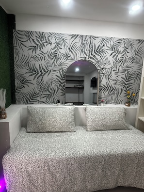 Comfort House, 1 Bedroom, Private Bathroom, City View | Premium bedding, blackout drapes, iron/ironing board, cribs/infant beds - Spazio Apartments Fornai (Catania)