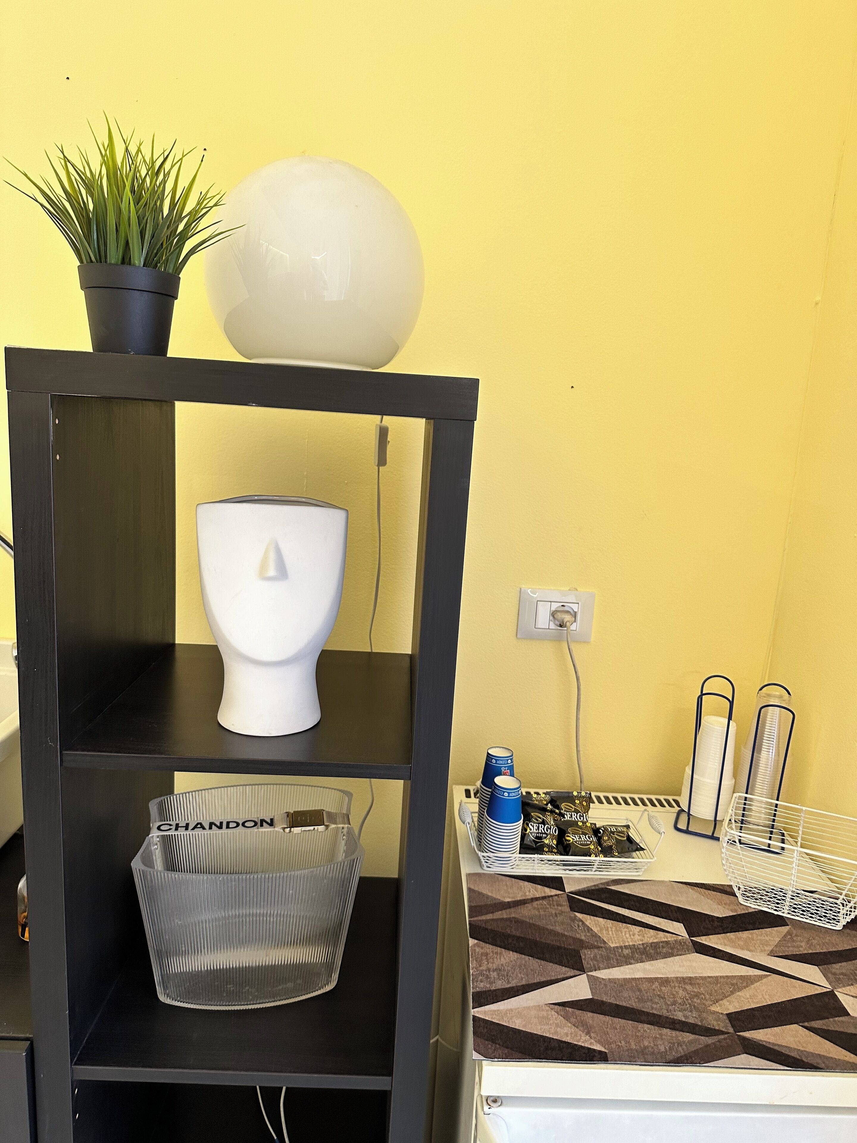 Comfort House, 1 Bedroom, Air conditioning, City View | Living area | 40-inch Smart TV with digital channels, Netflix, streaming services