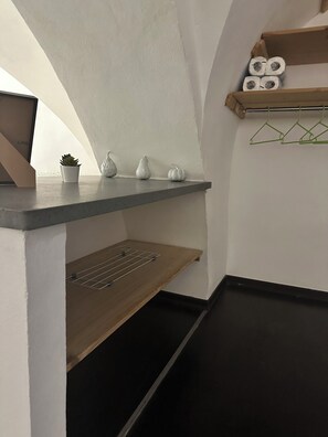 Comfort House, 1 Bedroom, Air conditioning, City View | Premium bedding, blackout drapes, iron/ironing board, cribs/infant beds - Spazio Apartments Fornai (Catania)