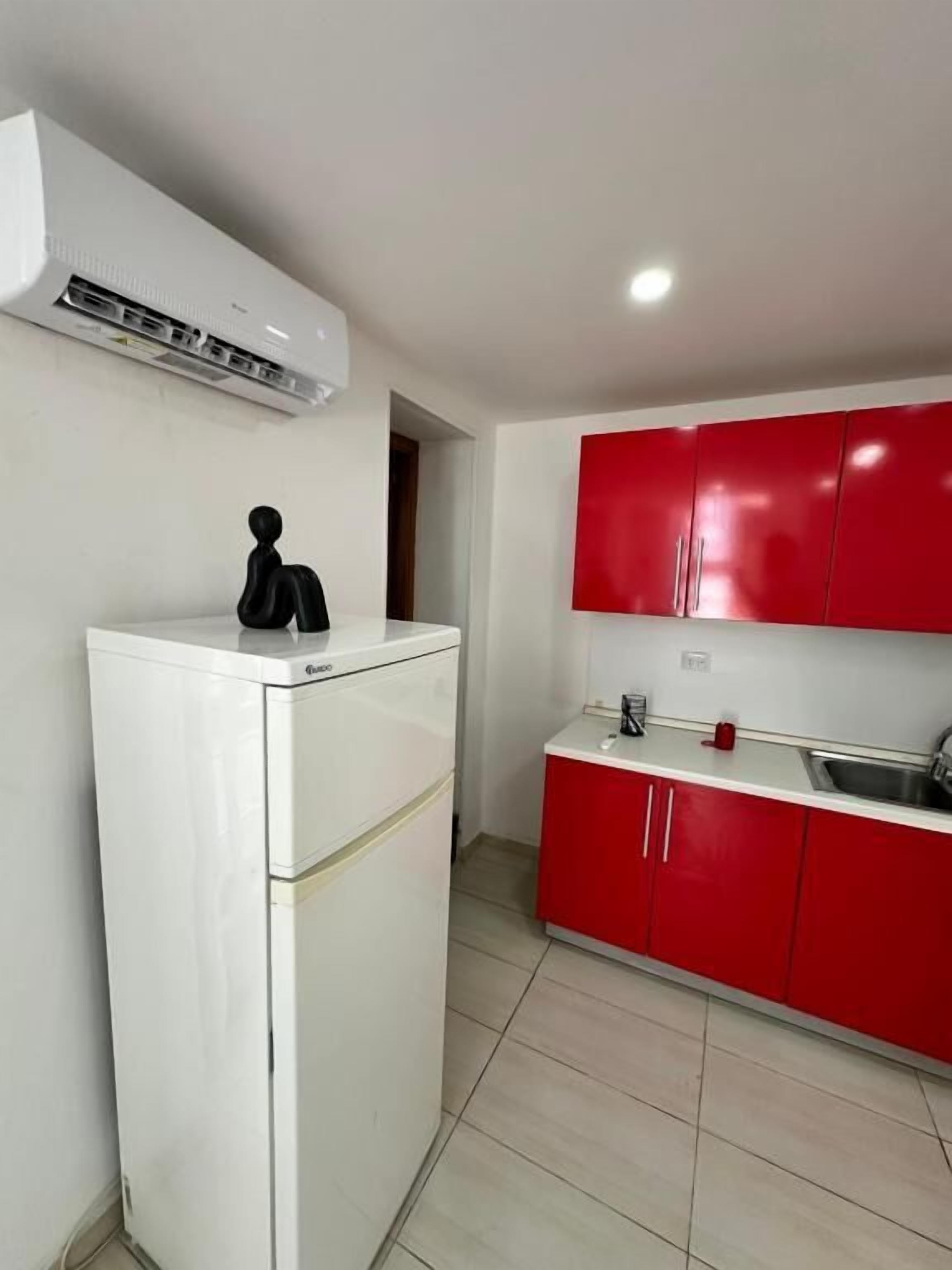 Hus Comfort - 1 sovrum - privat badrum - utsikt mot staden | Eget kök | Stort kylskåp, spishäll, barnstol och grytor/köksredskap