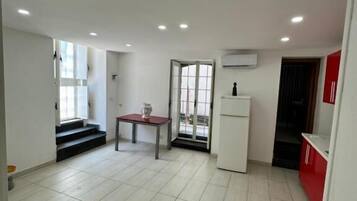 Comfort House, 1 Bedroom, Private Bathroom, City View | Interior