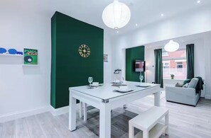 Interior - Modern 2 - Bed House Near Manchester City Centre - Sleeps 6 (Salford)