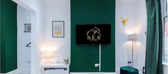 Modern 2 - Bed House Near Manchester City Centre - Sleeps 6