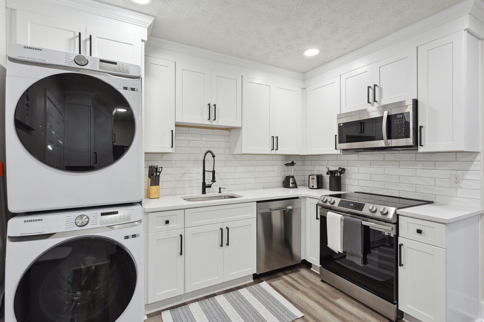 Micro-ondes, four, plaque de cuisson, lave-vaisselle