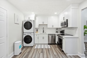 Mikrowelle, Ofen, Herdplatte, Geschirrspüler